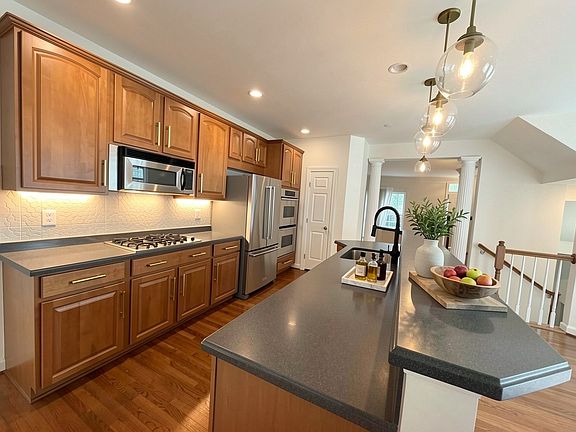 5th image of 9410 Dunraven St