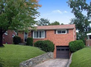 2318 Oak Manor Dr, Pittsburgh, PA 15220