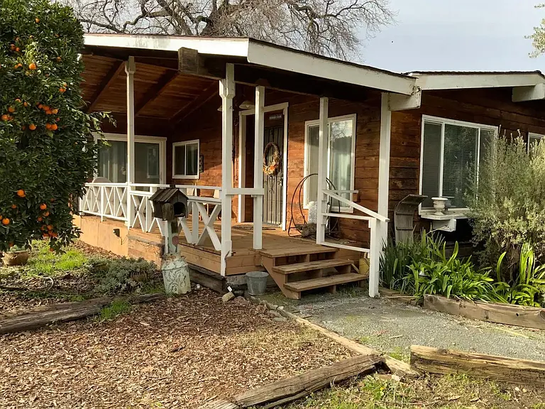 Fisher Dr — Photo 1