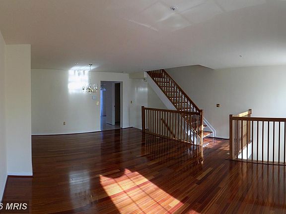 3rd image of 106 Quiet Waters Pl