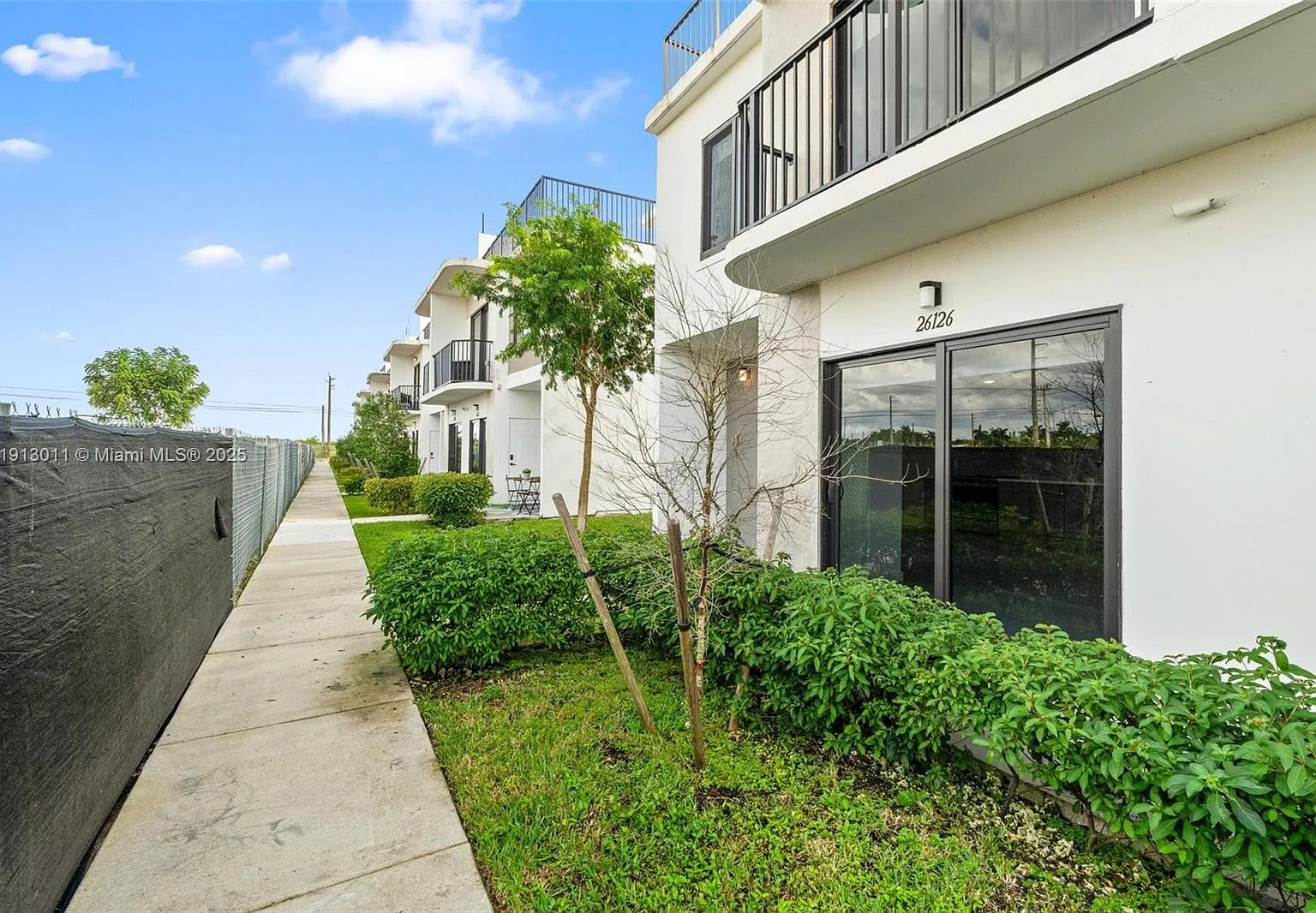 4 bed, 3.0 bath, $3,000 — Photo 2