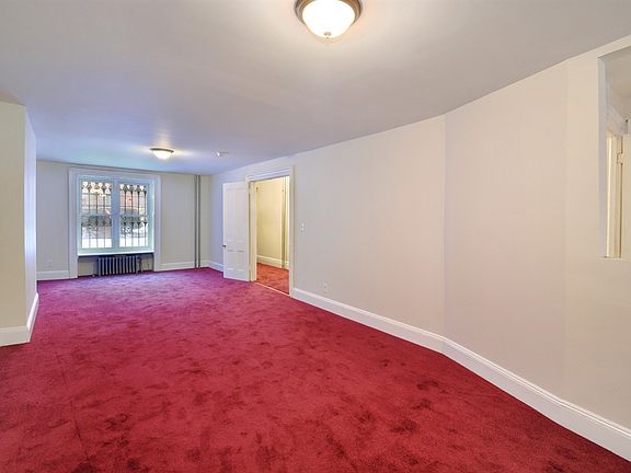 3rd image of 348 Putnam Ave