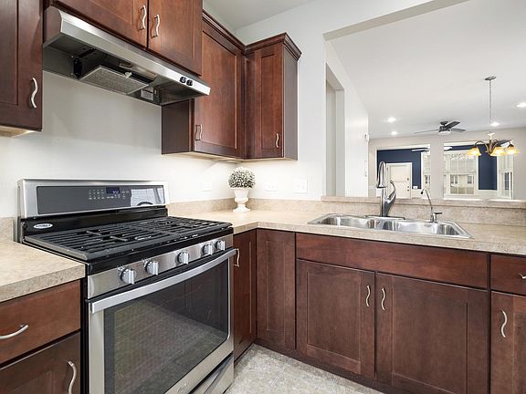 5th image of 751 Pleasant Dr