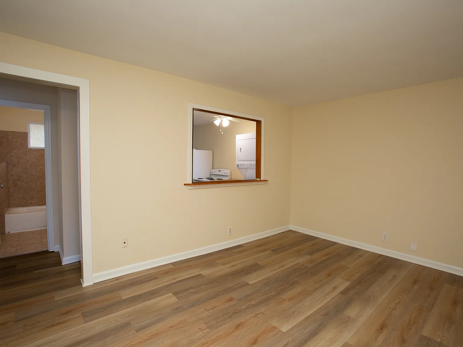 2 bed, 900 sqft, $1,400 — Photo 3