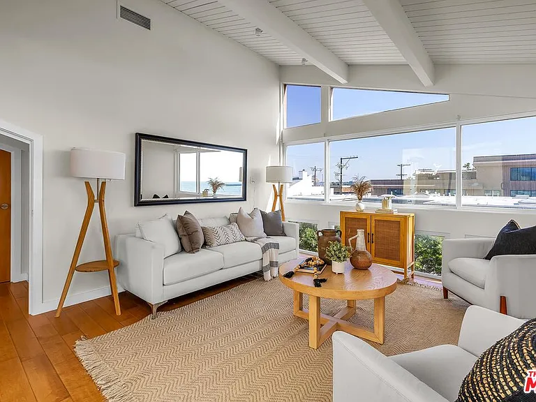 4 Lighthouse St #13 — Photo 3