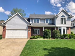 1318 Foxpointe Dr, Sycamore, IL 60178