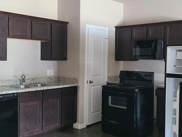 611 S Campbell St #A — Photo 11