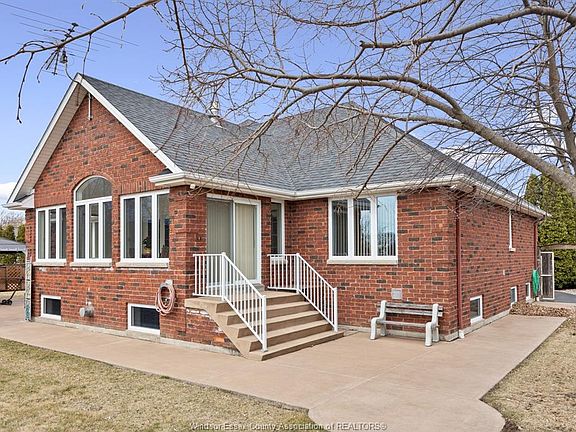 5th image of 389 Pinehurst Dr