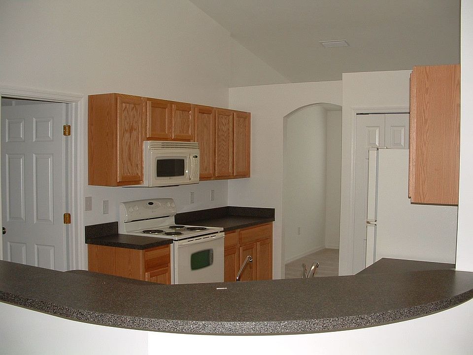 2nd image of 1126 Corry St E