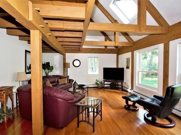 94 Surrey Ln, Topsfield, MA 01983