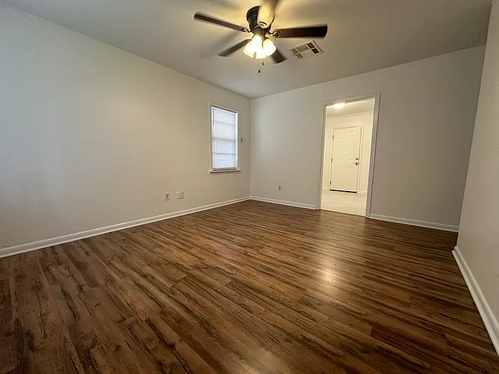 3 bed, 1.0 bath, 1030 sqft, $1,450 — Photo 3