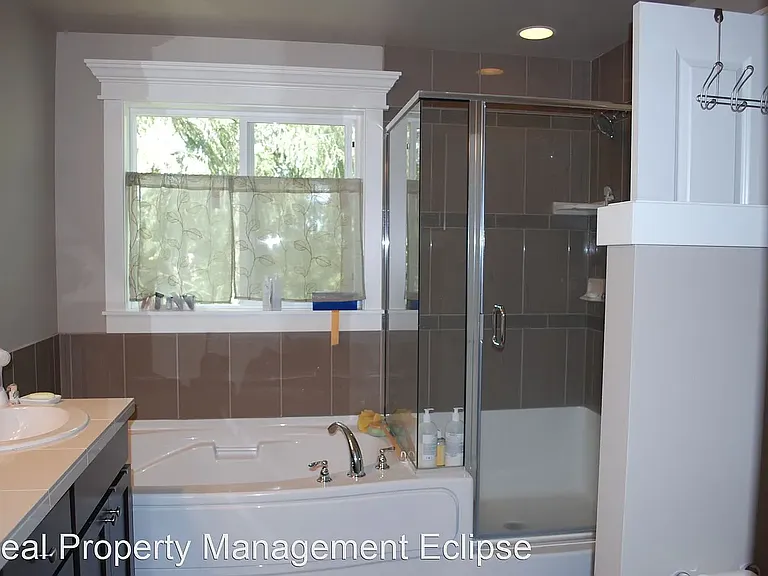 Main bath room