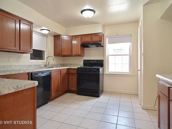 3rd image of 7215 N Kilpatrick Ave