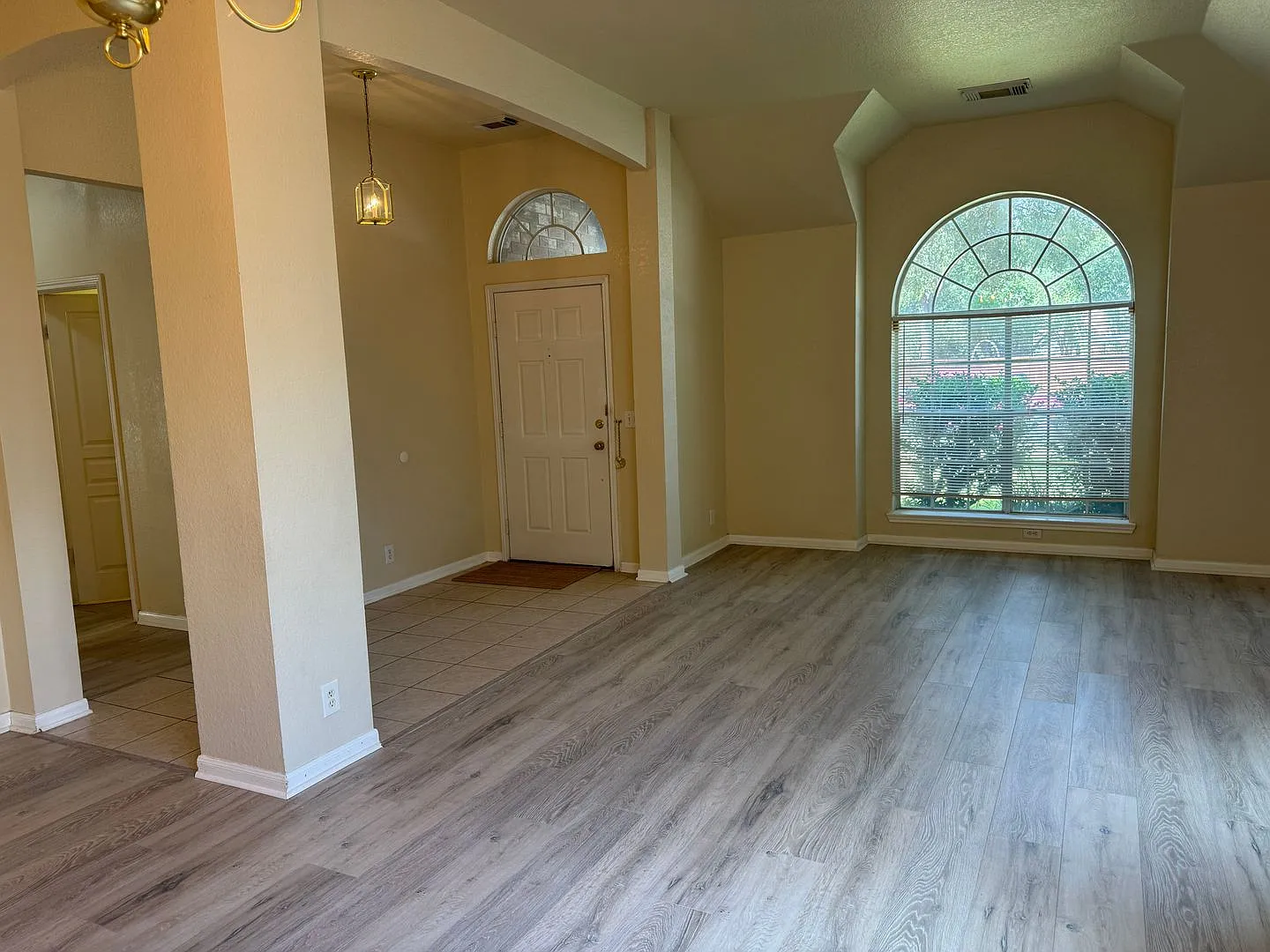Welcome home to 2520 Crested Heights! — Photo 3