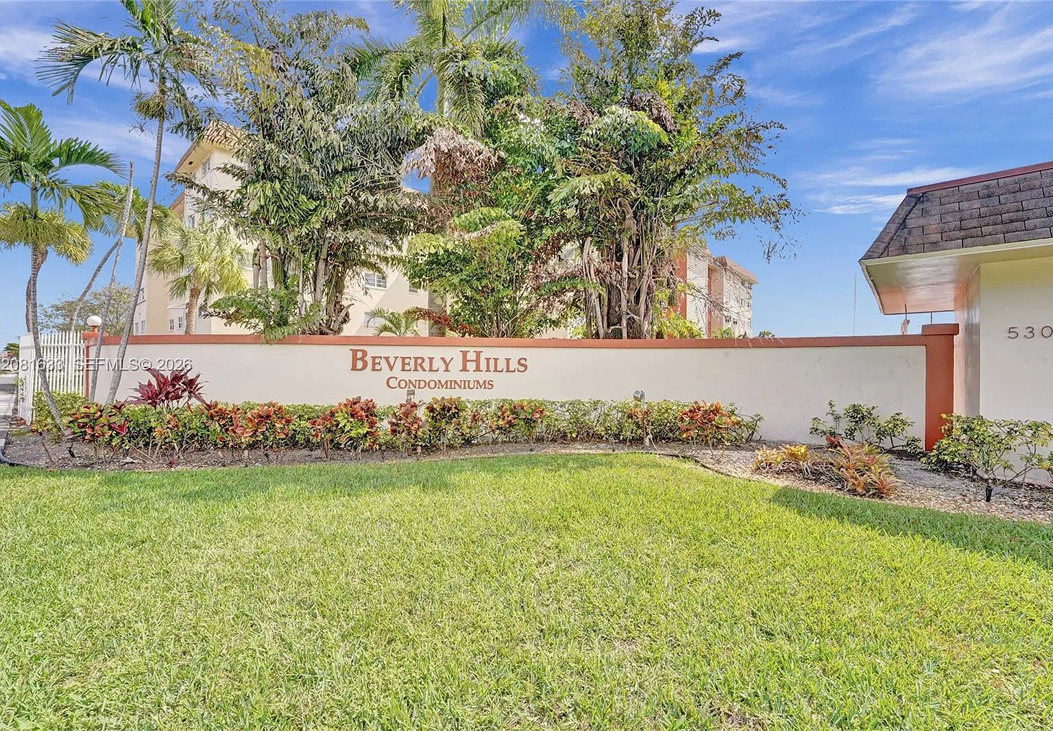 Beverly Hills Condo Numbe — Photo 1