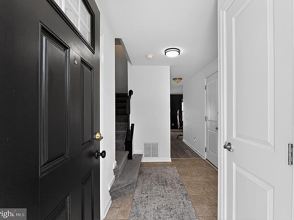 4th image of 31 Village Green Ln