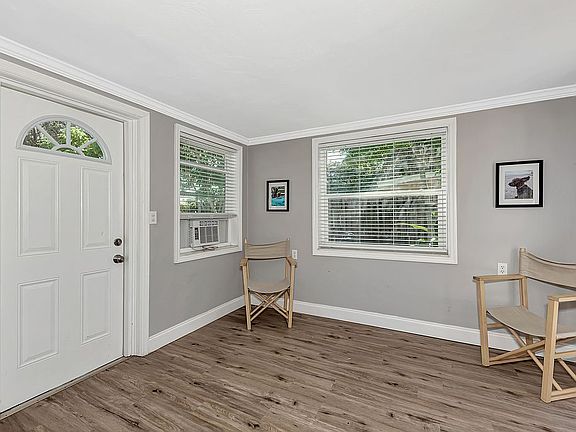 5th image of 381 E Langsner St
