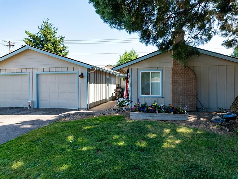 Lynda Vista Duplexes — Photo 7