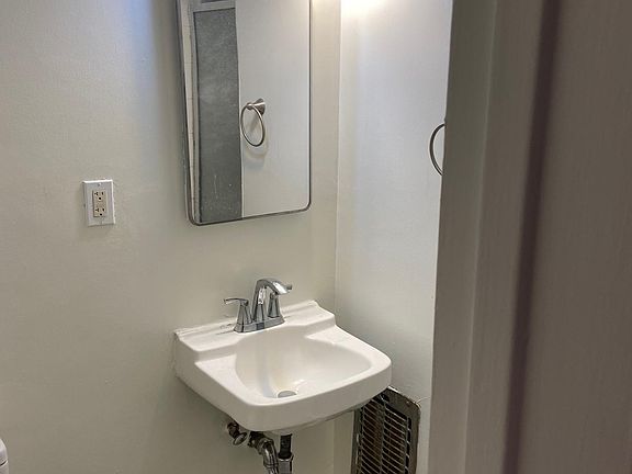5th image of 7612 Hampton Ave #14