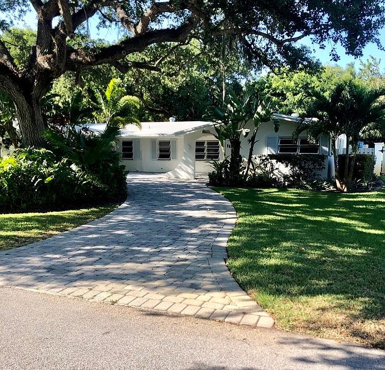 1st image of 825 Iris Ln