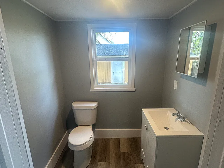 915 Troy Pl NW — Photo 6