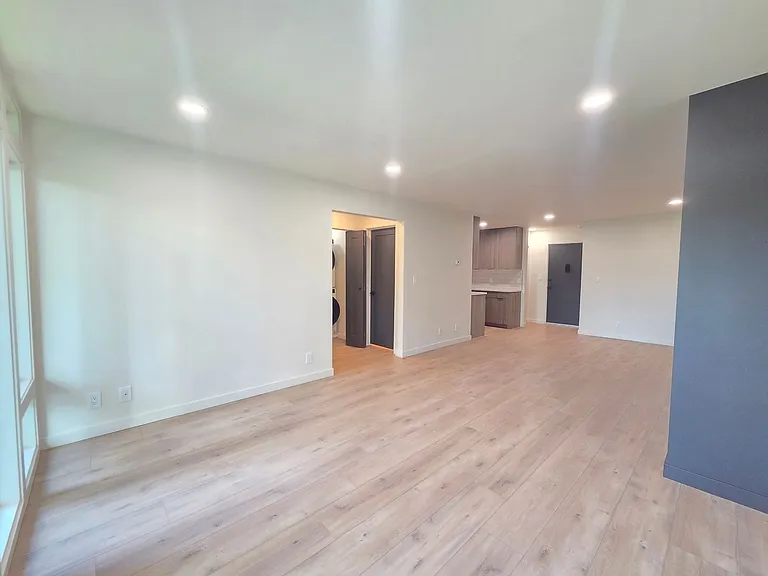 358 S Coeur D Alene St — Photo 8