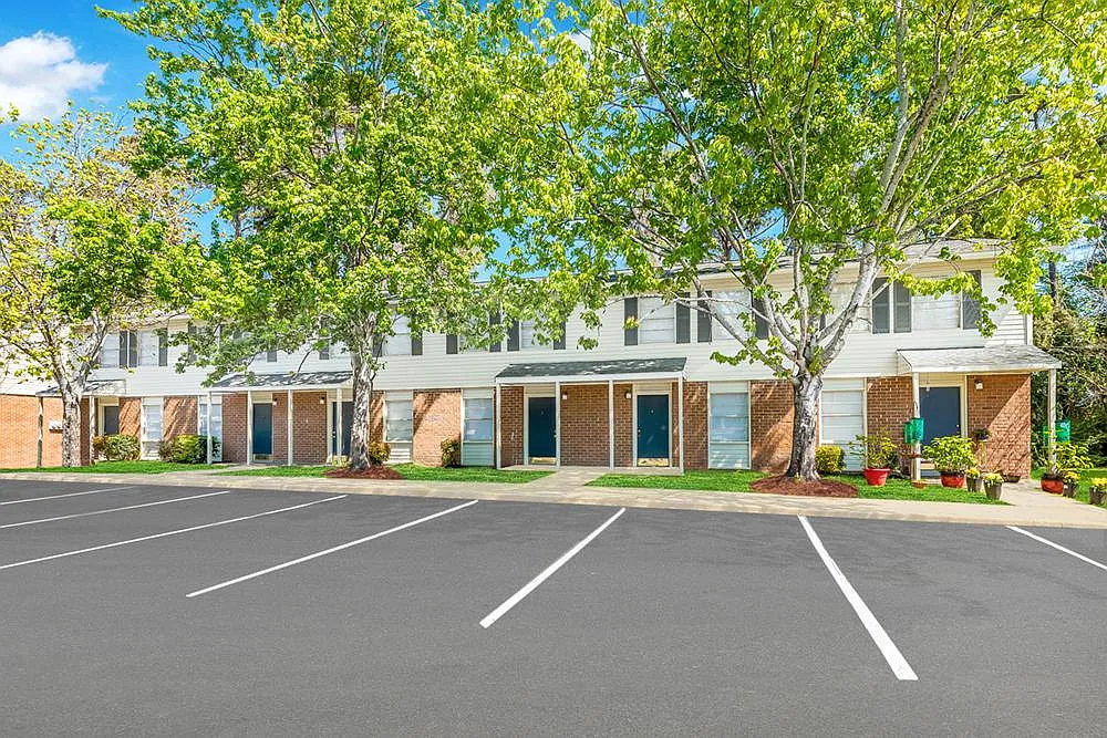 Carolina Breeze Apartments — Photo 3
