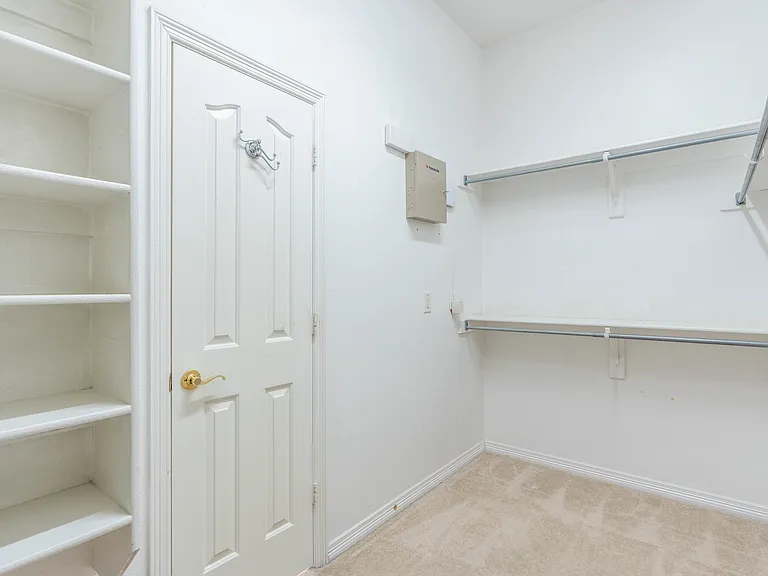 11990 Cobblestone Dr — Photo 29