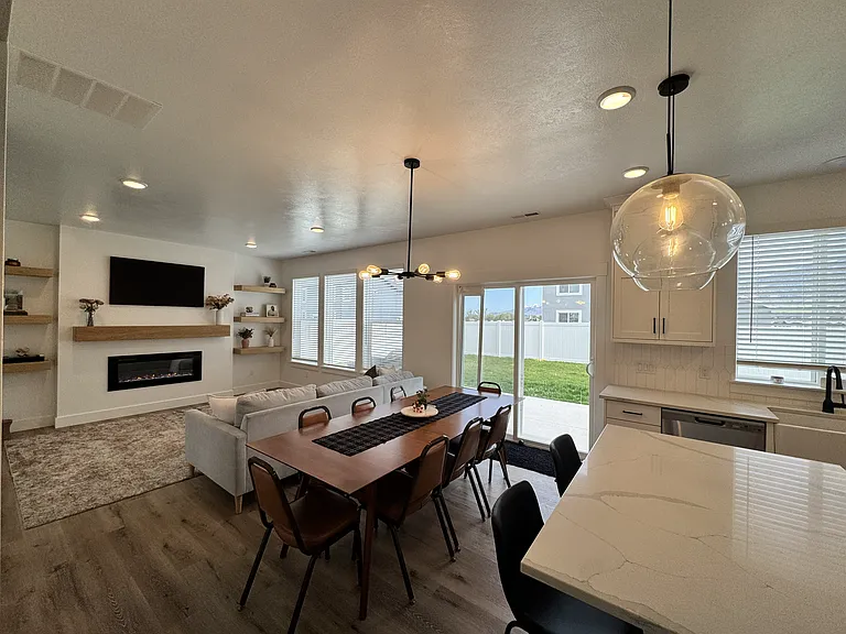 355 W 3085 S — Photo 18