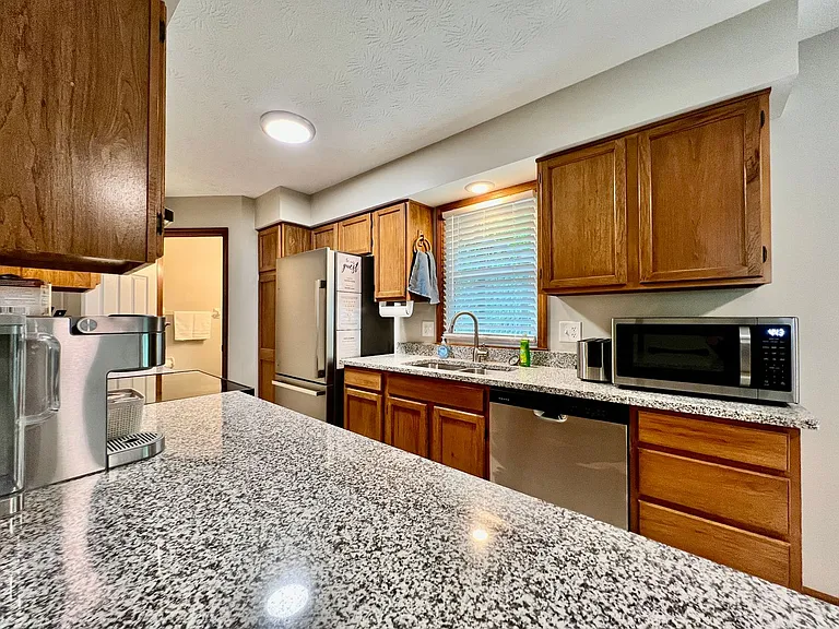 6429 Cincinnati Dayton Rd #B — Photo 7