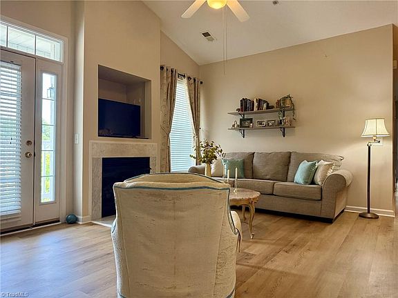 4th image of 3009 Winston Dr