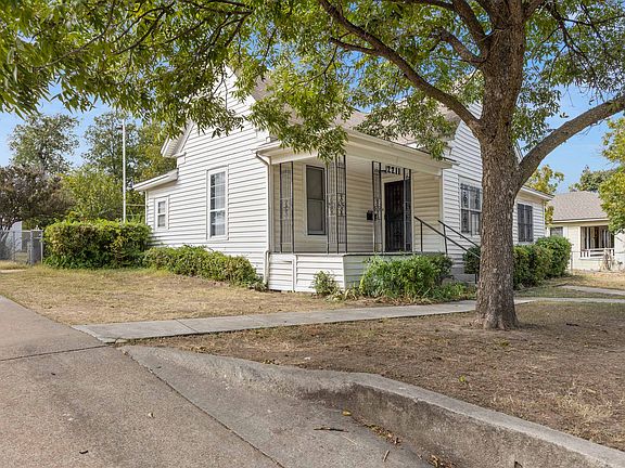 2nd image of 2211 Prairie Ave