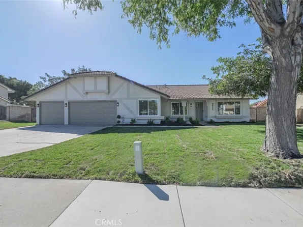 211 W Columbine Ave, Rialto, CA 92377