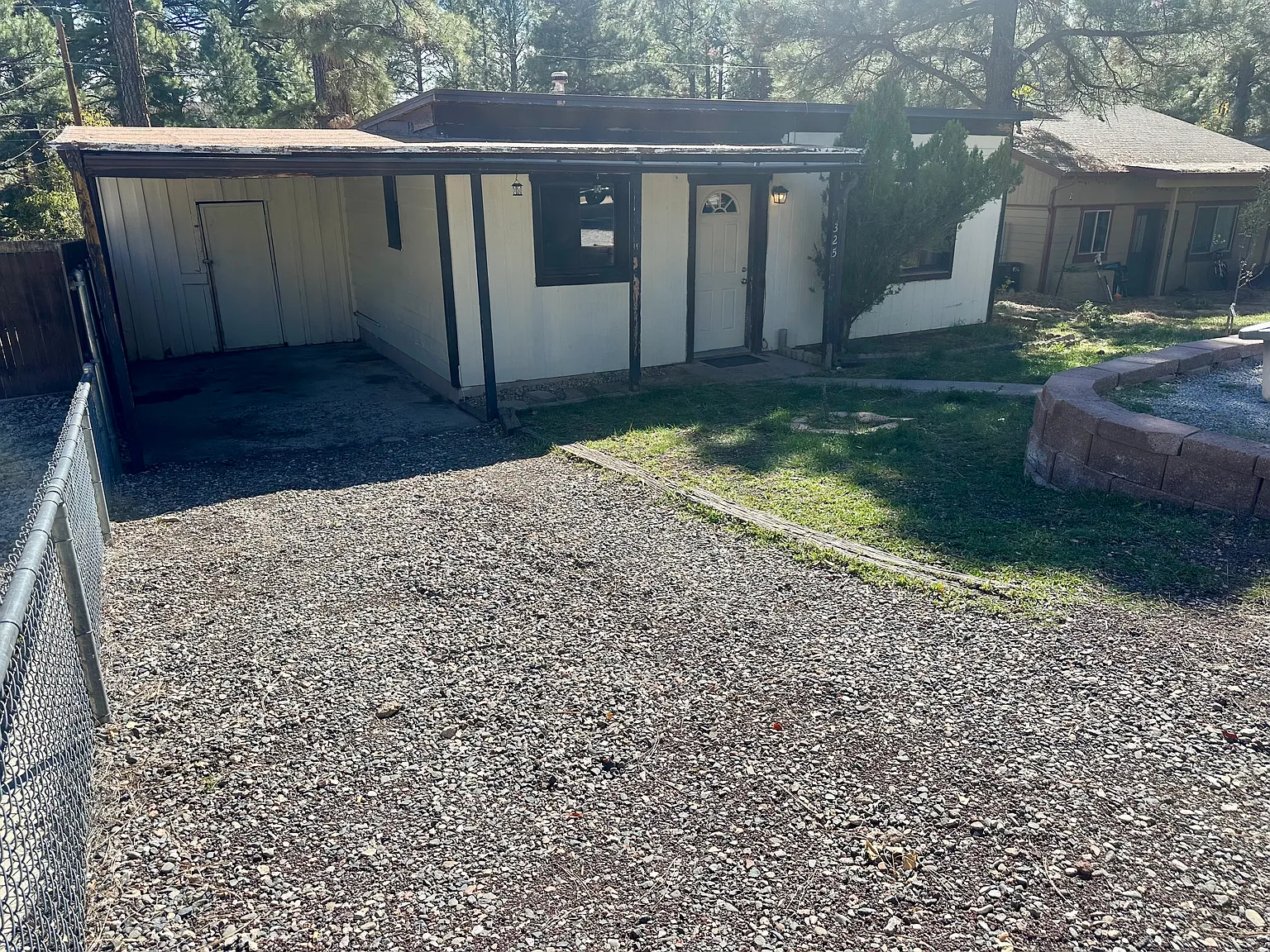 3 bed, 880 sqft, $2,100 — Photo 3
