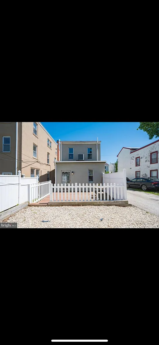 418 Conarroe St photo 1