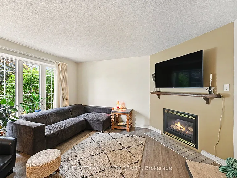 11 Maple Dr — Photo 3