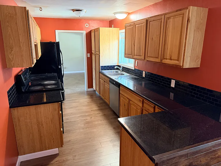 3021 Bell St — Photo 4