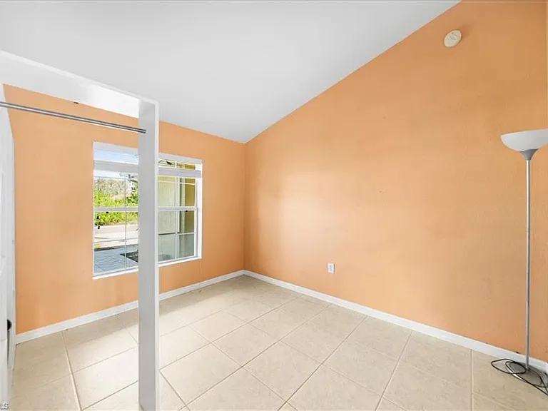 1019 Angelo Ave — Photo 5