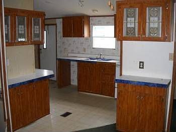 Kitchen (now brand new tile)