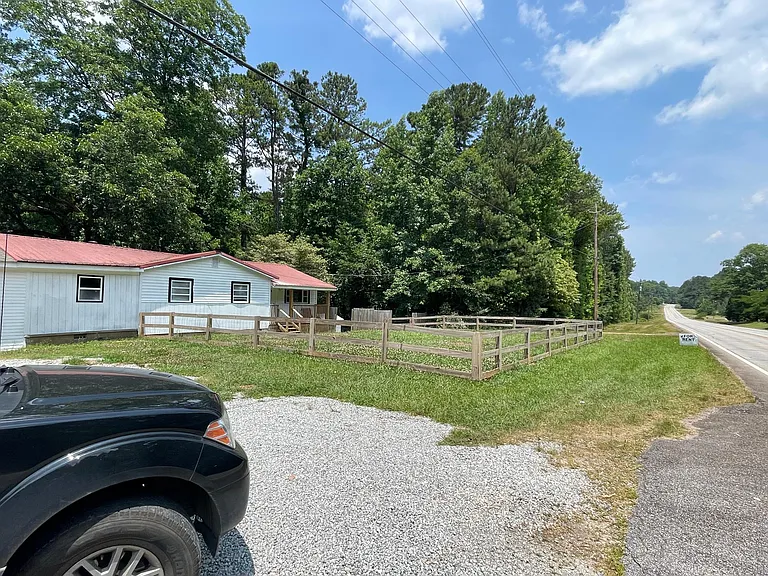 715 Corinth Rd — Photo 2