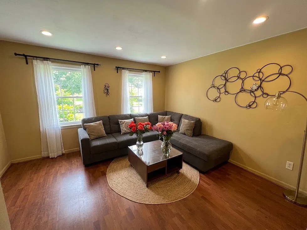 4 bed, 2.5 bath, 2432 sqft, $3,700 — Photo 4