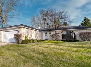 254 Arrowwood Dr, Northbrook, IL 60062