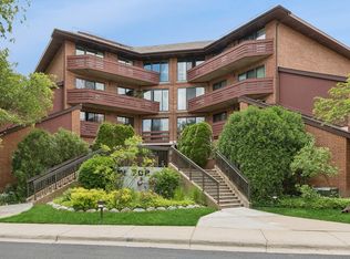 702 Waukegan Rd APT 403, Glenview, IL 60025