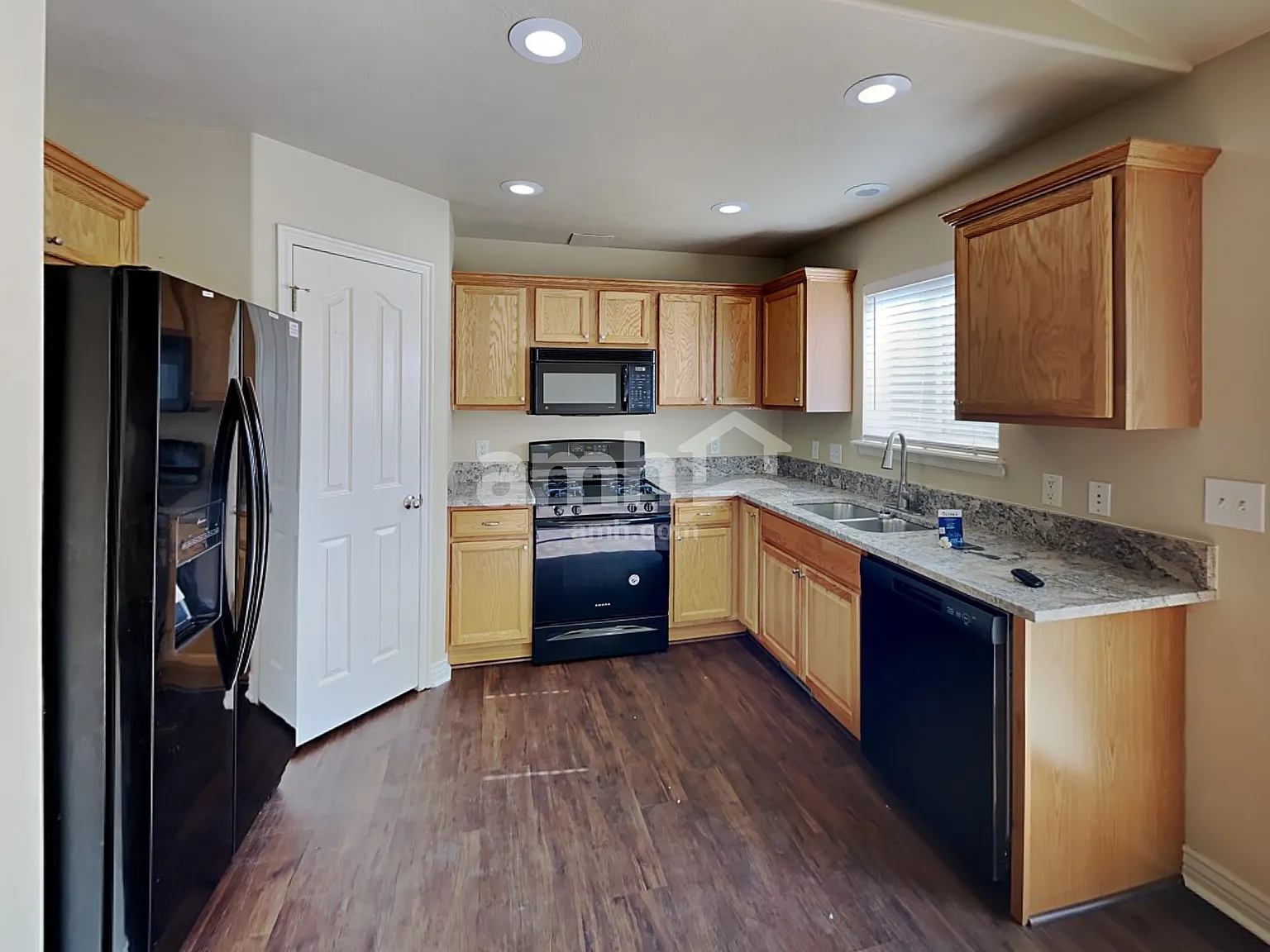 4 bed, 3.0 bath, 2265 sqft, $2,310 — Photo 3
