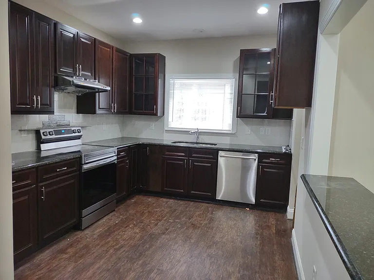 3204 Hickory Rd — Photo 3