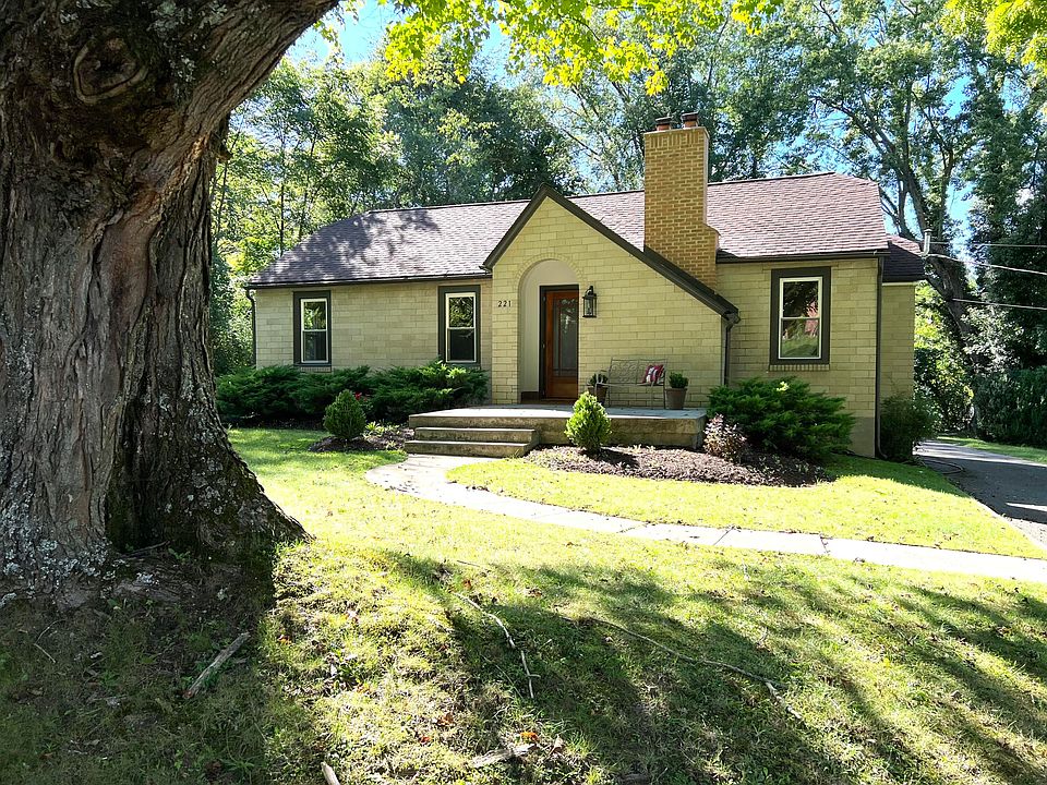1st image of 221 Dorsey St