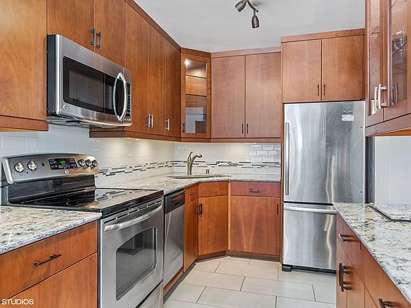 5th image of 3550 N Lake Shore Dr APT 303