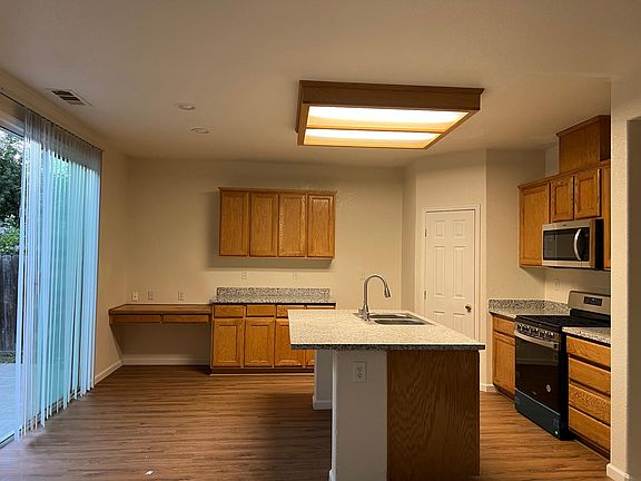 3rd image of 3243 Cathedral Cir