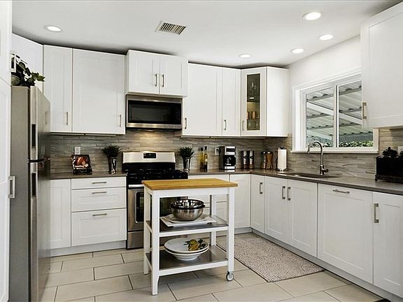 5th image of 10423 Cumpston St