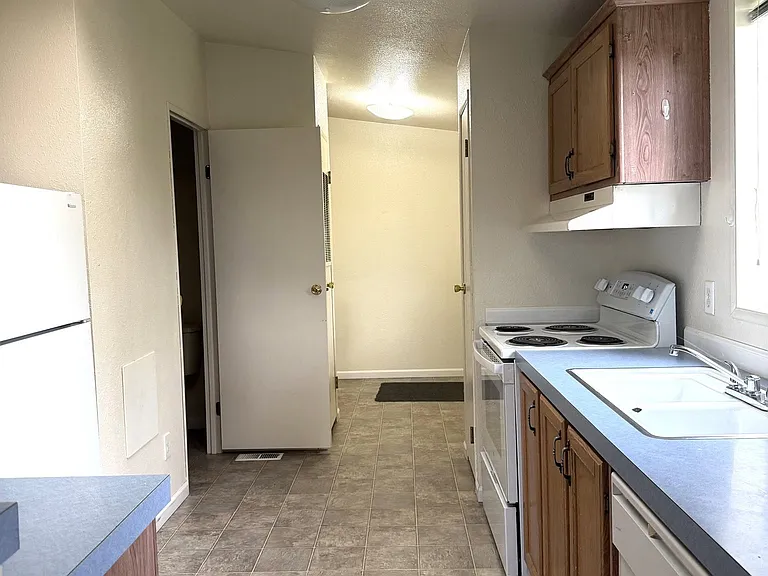 675 Auction Rd — Photo 9